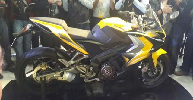 While most were expecting Bajaj to showcase the Pulsar 200NS, the company shocked everyone by unveiling two new Pulsars at the event- SS400 (Supersports) and CS400 semi-cruiser concept.