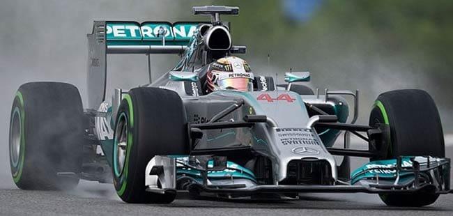 F1 Malaysian Grand Prix: Hamilton grabs 33rd pole ahead of Vettel in the wet