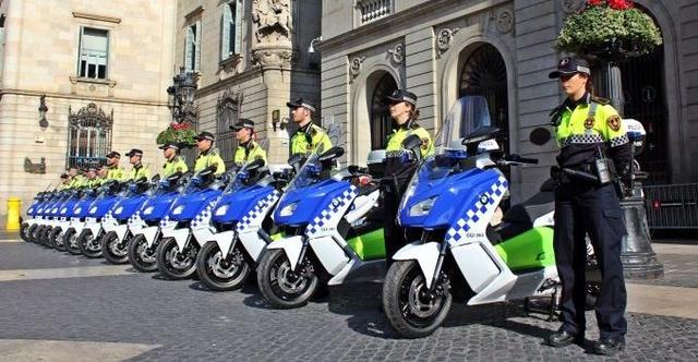 A fleet of maxi scooters comprising 30 BMW C evolution was delivered to the Barcelona City Hall for use by the local police.