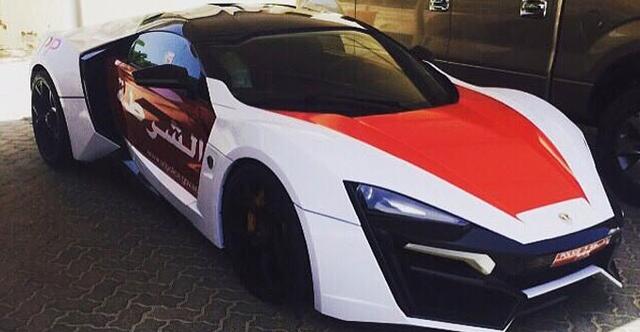 After the Lexus RCF supercar was added to the the Dubai police fleet, the Abu Dhabi Police took delivery of a Rolls-Royce Phantom. Well now, they went a step ahead to buy the Lykan Hypersport.