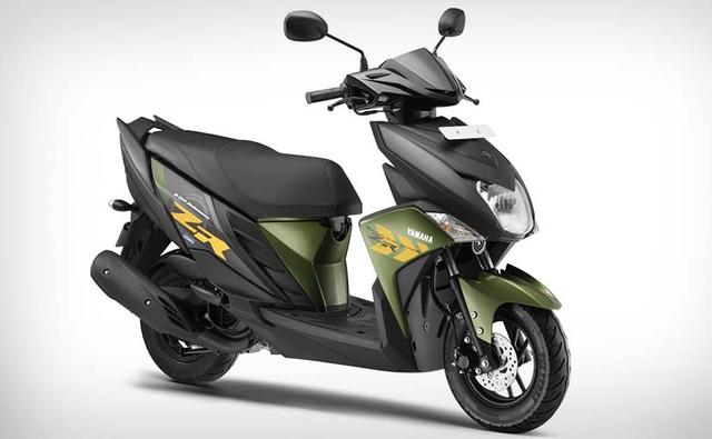 Unveiled at the 2016 Auto Expo in February this year, Yamaha Motor India has officially launched the new Cygnus Ray-ZR scooter in the country with prices starting at Rs. 52,000 (ex-showroom, Delhi) going up Rs. 54,500 for the disc brake equipped version.