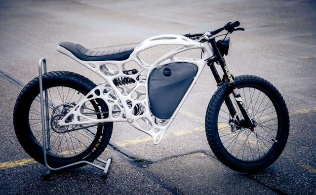 APWorks, a subsidiary of aircraft manufacturer Airbus, has created a motorcycle aptly named 'Light Rider' with the help of 3D printing technology. The world's first 3D printed bike is powered by an electric motor and is priced at a whopping $56,100 (approx. Rs. 37.77 lakh).