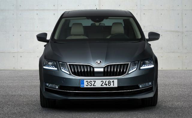 The 2017 Skoda Octavia facelift has been spotted testing in India without any camouflage. The car is expected to go on sale in the country by June-end and deliveries should commence from July.