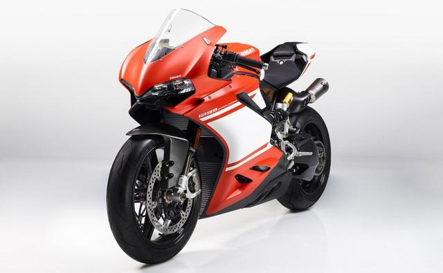 Having leaked online a few days ago, Ducati Motor's maniacal new superbike - the 1299 Superleggera - has officially made its debut at EICMA this year. Making the model very special is the fact that the new 1299 Superleggera is the lighest mass produced bike with the most powerful twin-cylinder engine powering the rear wheel.