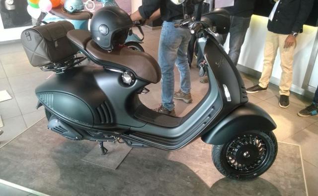 Italian two-wheeler brand Piaggio has launched the extremely exclusive Vespa 946 Emporio Armani Edition in India priced at a whopping Rs. 12,04,970 (ex-showroom, Pune). The scooter was commissioned last year to mark the 40th anniversary of Georgio Armani and the 130th anniversary of the Piaggio Group and receives styling from the iconic fashion brand, Armani. Along with new special edition Vespa 946, Piaggio India has also launched its 70th Anniversary Edition Vespa that has been priced at Rs. 96,500 (ex-showroom, Pune).
