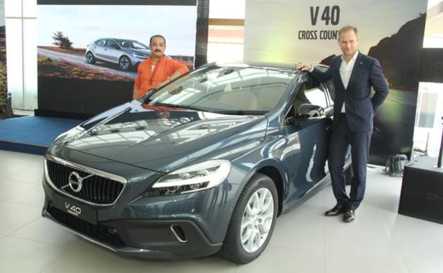 Swedish automaker Volvo Cars today launched the 2017 Volvo V40 and V40 Cross Country (CC) in India starting from Rs. 25.49 lakh and Rs. 27.2 lakh respectively. Volvo Auto India has launched two variants of both the models - V40 D3 R-Design and V40 D3 Kinetic along with V40 CC D3 Inscription and V40 CC T4 Momentum.
