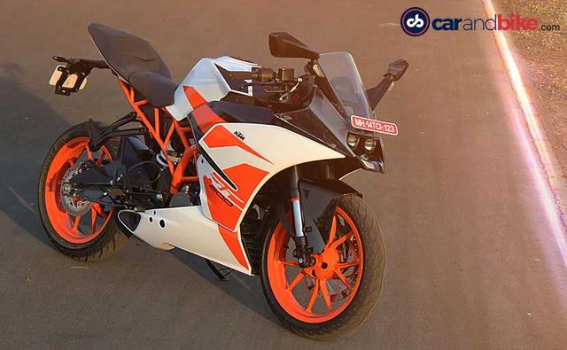 Along with the 2017 RC 390, KTM has also introduced the 2017 RC 200 in the country that gets new a paint scheme, updated instrument console, wider mirrors and most importantly a BSIV compliant engine. Are the upgrades any good? We took the new KTM RC 200 to the Bajaj test track in Pune to see that the bike has to offer.