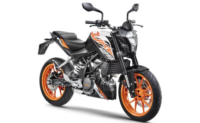 The 2018 KTM 125 Duke gets a 125 cc motor, which makes 14.3 bhp and 12 Nm of peak torque along with a 6-speed manual gearbox. Also, the KTM 125 is the most affordable offering from KTM in India right now. The Duke 125 is one of the most powerful 125 cc bikes in India right now.