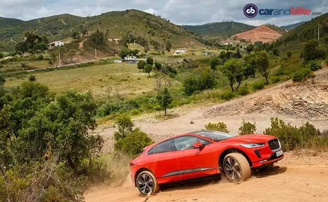 Earlier we saw MG refresh the ZS EV which was even in contention for the carandbike awards EV of the year. So now, we have the Jaguar I-Pace In India.