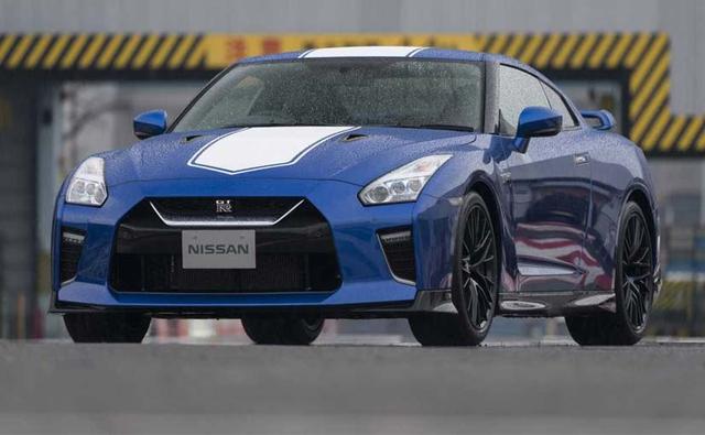 The 2020 Nissan GT-R 50th Anniversary Edition makes its debut at the 2019 New York International Auto Show. The nameplate celebrates the half-century of the GT-R and will come in three trim levels in most markets: GT-R Premium, GT-R Track Edition and GT-R NISMO. The special edition car will come in three heritage-era, two-tone exterior colour combinations meant to represent the GT-R's liveries from the Japan GP series - of which the original GT-R was born to dominate in. Retired since the GT-R "R34" model, Bayside (Wangan) Blue makes a return, complete with white racing stripes.