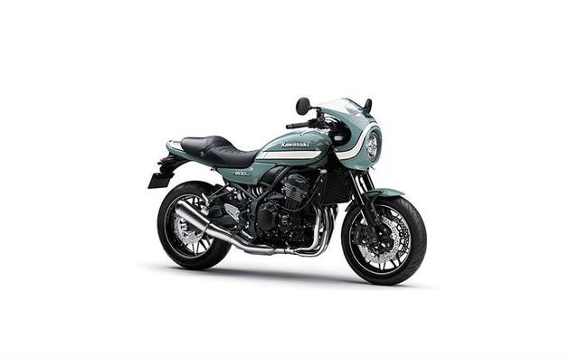 The Kawasaki Z900RS is the manufacturer's impressive attempt at packaging modern mechanicals in a retro design language and the modern-classic has just received an update for the 2020 model year. The 2020 Kawasaki Z900RS and the Z900RS Cafe have been revealed for Japan and the bikes sport new colour options. There's a new candy green paint scheme on the 2020 Z900RS with yellow stripes running on the fuel tank, while an all-black colour option is also now available complemented by chrome finished components on the motorcycle.