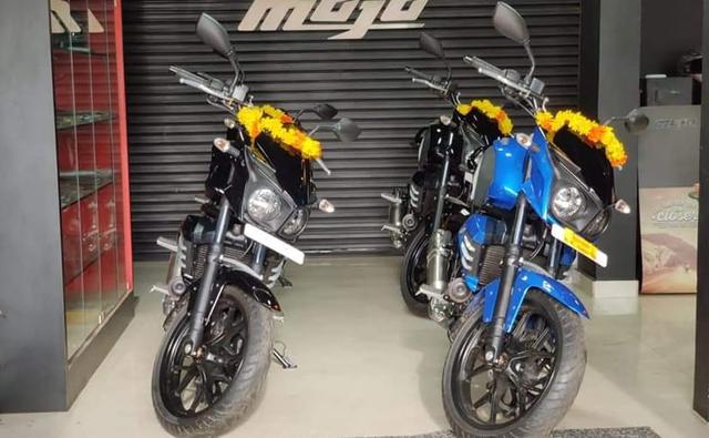 The Mahindra Mojo is now on sale in India with plenty of upgrades, after being pulled off shelves briefly earlier this year. While we told you about bookings being open from July this year, deliveries for the motorcycle have now commenced at dealerships across the country. The 2019 Mahindra Mojo 300 ABS is priced at Rs. 1.88 lakh (ex-showroom, India), which makes it about Rs. 8,000 more expensive than the older version, but there are a host of changes to justify the new pricing. There is now only a single variant of the Mojo on sale with features from XT300 and UT300 variants now mixed into one version. The Mojo is now available in two colour options - black and blue.