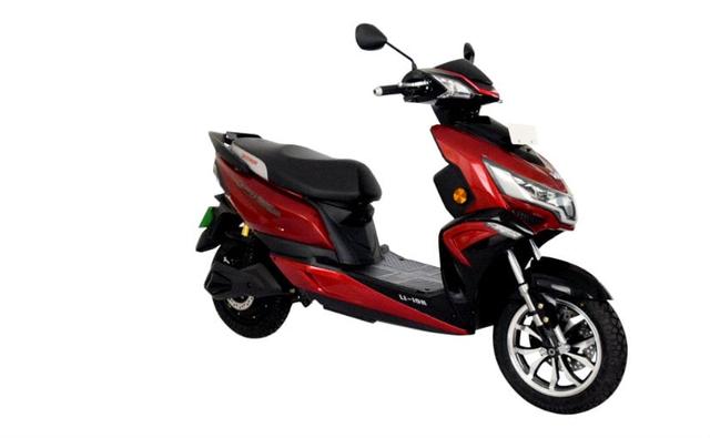 Gurugram-based Okinawa Autotech has introduced the new PraisePro electric scooter in the country, positioned below the flagship iPraise in the company's stable. The new Okinawa PraisePro is priced at Rs. 71,990 (ex-showroom, India), which makes it substantially cheaper than the flagship offering and more affordable in comparison. The manufacturer says that the PraisePro e-scooter promises a low running cost of 20 paise/km, which makes it substantially cheaper to run than a conventional ICE scooter. The new offering will lock horns against a number of 125 cc scooters including the Honda Grazia, TVS NTorq 125, Suzuki Access 125 and the likes.