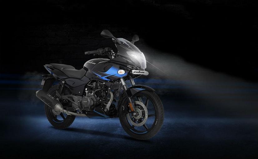 Most two-wheeler makers are hiking prices across their respective BS6 range and Bajaj Auto too has increased prices on several models across its range. The company has silently increased prices on the BS6 compliant version of the Pulsar 220F that was introduced earlier this year. The Bajaj Pulsar 220F BS6 is a price hike of Rs. 2,503, and now retails at Rs. 1.20 lakh (ex-showroom, Delhi). The BS6 version of the popular 220F was introduced in April this year and had already received a price increase of Rs. 8960 over the BS4 model. The latest price increase pushes the overall hike to Rs. 11,463 over the older version.
