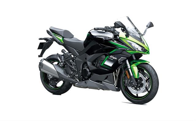 The 2021 Kawasaki Ninja 1000 SX comes with the Emerald Blazed Green shade and also gets a price hike of Rs. 10,000. Meanwhile, the 2021 Kawasaki Ninja 650 is offered in the new Lime Green shade that gets new body graphics. Both bikes were updated to meet BS6 norms earlier this year.