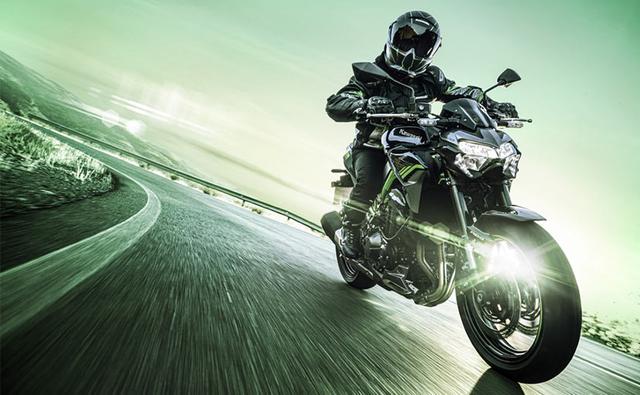 The 2021 Kawasaki Z900 BS6 finally arrives in showrooms and is about Rs. 29,000 more expensive than the BS4 version, while packing in new riding modes, electronic aids and no power drop over the BS4 model.