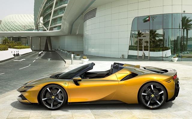 It gets Ferrari's signature retractable hard top architecture which made its debut on the Berlinetta in 2011.