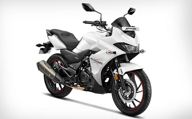 Hero MotoCorp has launched the BS6 Hero Xtreme 200S in India. It is priced at Rs. 115,715 (ex-showroom, Delhi). The motorcycle now gets Hero's XSens technology along with an oil-cooler and a new Pearl Fadeless White colour.