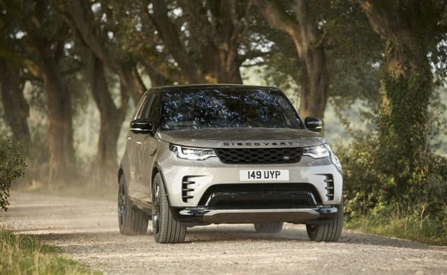 The 2021 Land Rover Discovery facelift gets revised exterior and interior styling, while the cabin gets a redesigned dashboard with several features borrowed from the new Defender, and lastly, there are new straight-six petrol and diesel engine options on offer with mild-hybrid tech.