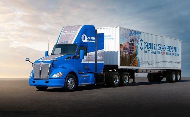 Designed to be flexible enough to meet the needs of a wide variety of OEM truck makers, the new fuel cell electric system in the latest prototypes has been adapted to a Kenworth T680 chassis.