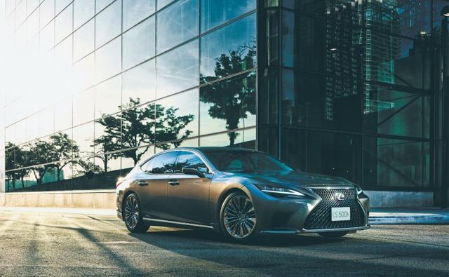 The new Lexus LS 500h Nishijin variant brings a new Gin-ei Luster silver paint scheme and updated interiors that finally get Apple CarPlay and Android Auto, along with cosmetic upgrades.