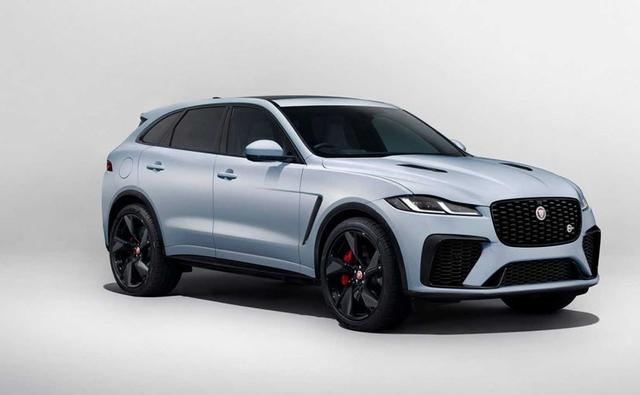 The new F-Pace R-Dynamic Black sports shiny black finish on the mirror caps, grille surround, side window surrounds, fender vents, rear valance, rear badges, and roof rails.