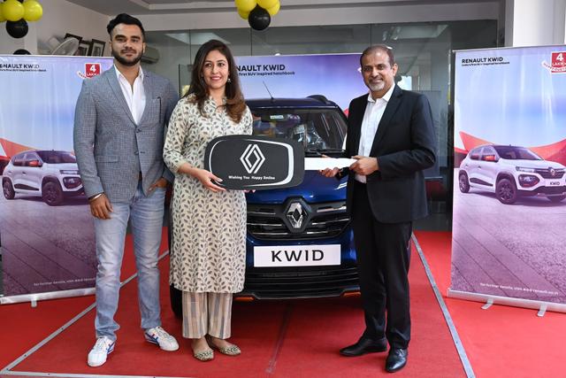 Renault India has officially announced that the Kwid entry-level hatchback has crossed the 4-lakh sales milestone in India.