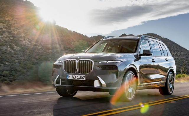 The 2023 BMW X7 arrives with major changes to its exterior as well as interior, and to top it all off, BMW has also added more power to the full-sized SUV along with a mild-hybrid system in place.