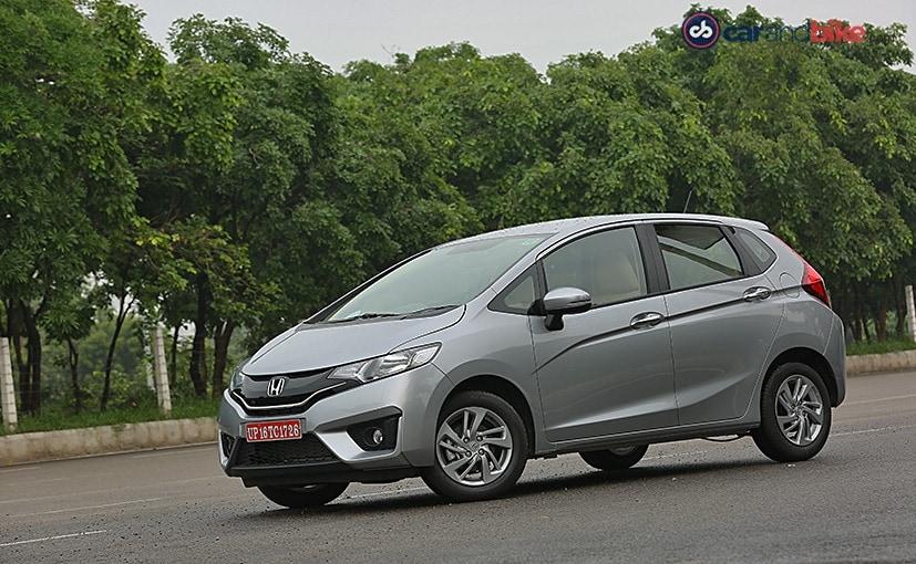 The efficient, reliable and roomy premium hatchback from Honda has been upgraded. The new 2018 Honda Jazz gets minor superficial tweaks but a good dose of tech and features in this facelift.