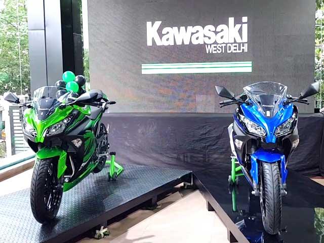 Having recently introduced the BS6 versions of the Z900 and the Z650 motorcycles in the country, India Kawasaki Motor is silently discontinued the BS4 version of the Ninja 300. Dealers across the country have confirmed to carandbike that dispatches of the locally-assembled Kawasaki Ninja 300 BS4 motorcycle have been stopped from the company. However, the discontinuation is only temporary and the model will make its way back to the market in the BS6 guise by early next year.