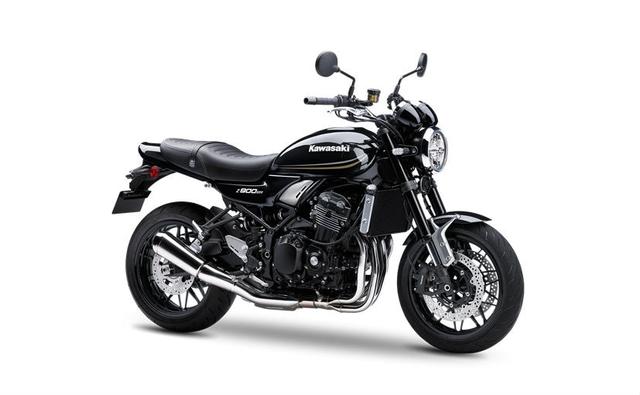 The Kawasaki Z900RS was launched in India earlier this year, and now the Japanese bike maker has introduced a new black paint option on the retro-styled offering. The new black Z900 RS is priced at Rs. 15.30 lakh (ex-showroom), which remains the same as the existing colour options. Apart from black, the motorcycle is now available in two other colours - Candytone Brown and Candytone Orange.