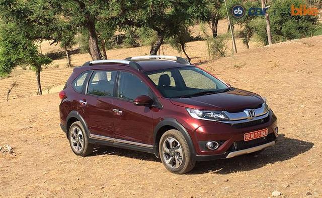 The VX variant of the Honda BR-V has been updated with a new 7-inch Digipad Audio Video Navigation (AVN) System. Along with the new touchscreen infotainment system, the VX variant of the BR-V now also gets a rear parking camera with the Digipad system doubling up as the display screen.