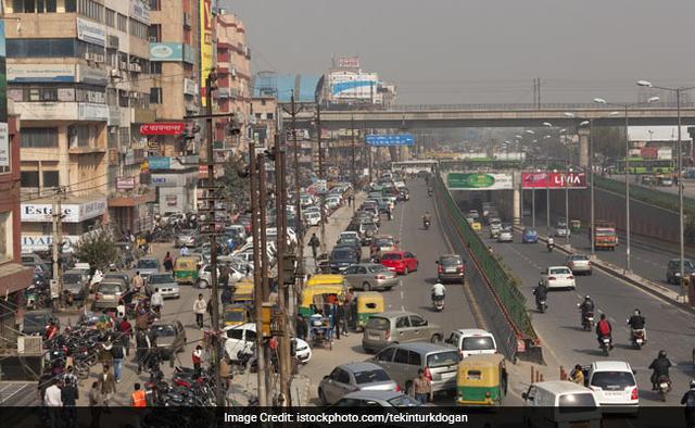 NGT Asks Authorities To Discourage Roadside Parking In Delhi