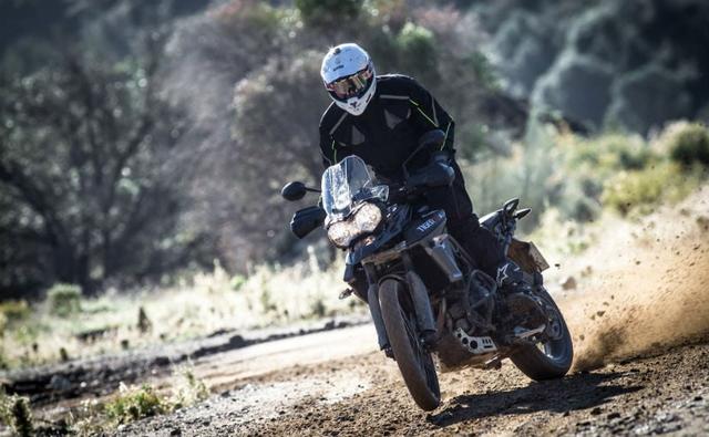 Triumph Dealerships across India are offering discounts of up to Rs. 1.6 lakh on the Triumph Tiger 800, depending on the variant.