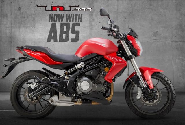 We exclusively told you about this earlier this month and now Benelli India has launched the TNT 300 ABS in the country priced at Rs. 3.29 lakh (ex-showroom, pan India). The new ABS equipped Benelli TNT 300 is about Rs. 26,000 more expensive than the standard version and replaces the non-ABS model in the bike maker's line-up.