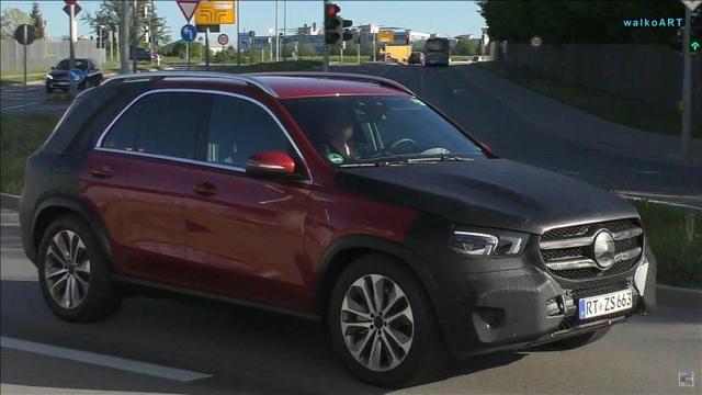 New-Gen Mercedes-Benz GLE Spotted With Partial Camouflage