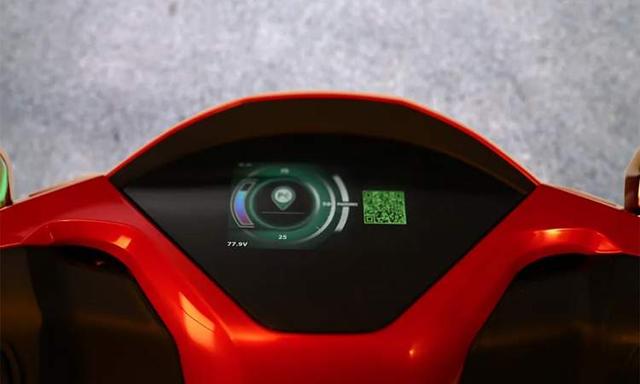 Okinawa Okhi 90 Digitally Informative Speedometer With Detailed Battery Voltage Information