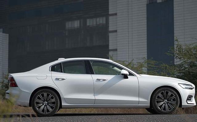 2021 Volvo S60 Right Side View