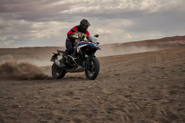 BMW Motorrad took the wraps off the all-new R 1300 GS adventure motorcycle, which now becomes the flagship ADV from the Bavarian manufacturer. Here are the top 5 highlights.