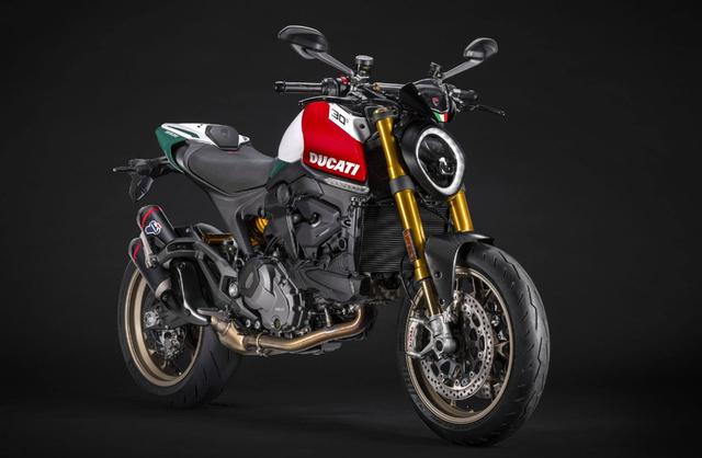 Lighter, with carbon fibre mudguards, a Termignoni exhaust and commemorative 30th anniversary, only 500 units of the Ducati Monster 30th Anniversario will be made.