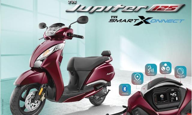 The SmartXonnect variant demands a premium of Rs 4825 over the current disc-alloy top-spec variant