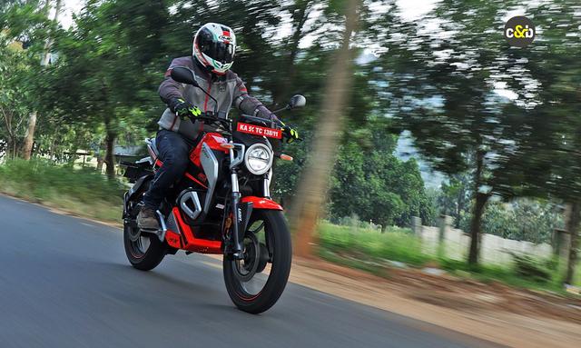 We test ride the 2023 Oben Rorr e-motorcycle that aims to take on the 150cc motorcycle segment. Here’s what we have to say about it