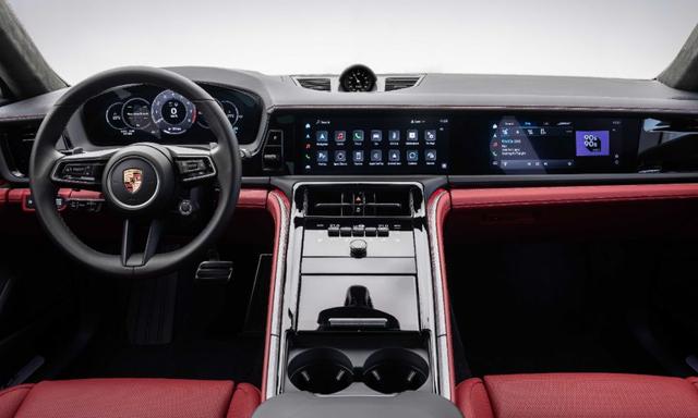 The interior of the next-generation of the Panamera is heavily inspired from the Cayenne and Taycan’s interiors. 