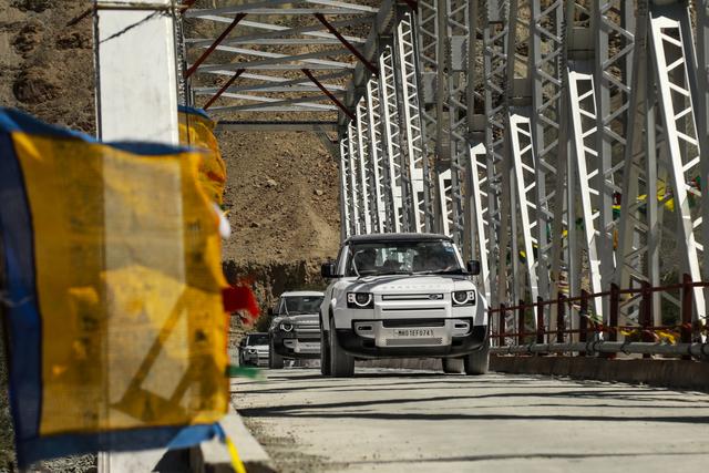 Organised by JLR India's experience partner, Cougar Motorsport, the Defender Journeys saw us drive from Srinagar to Pangong Tso, covering a distance of over 1000 km in a Defender 110.