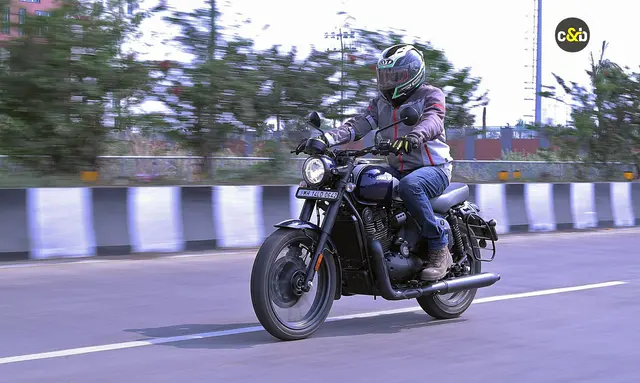 We swing a leg over the new Jawa 42 2.1 dual tone model that has received an updated styling, new colours and some more.