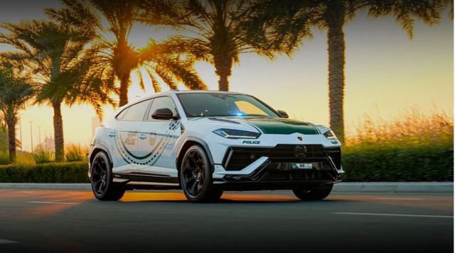 The Urus Performante was delivered to Dubai police at a special ceremony held at the 2023 Dubai air show last November, and officially started service on Monday