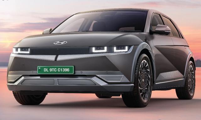 Hyundai’s electric flagship now offered in a new exterior shade and a choice of interior colours.