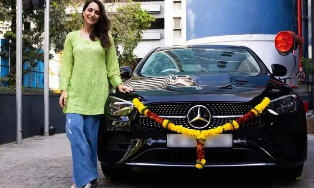 Social media star Kusha Kapila recently took delivery of a new Mercedes-Benz E-Class sedan painted in black