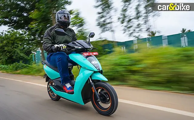 The Ather 450X Gen 3 is about the small changes contributing to the big sum of things. With a bigger battery, more range and new tyres, the scooter promises to be a better-packaged offering than before. Does it succeed? We rode it in Bengaluru to find out.