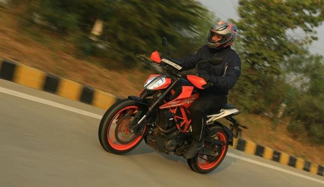 Planning to buy a used KTM 390 Duke? You can get a few years older model for around Rs. 1 lakh to Rs. 2.5 lakh, depending on its condition. But before you start looking for one, here are some pros and cons you must consider.